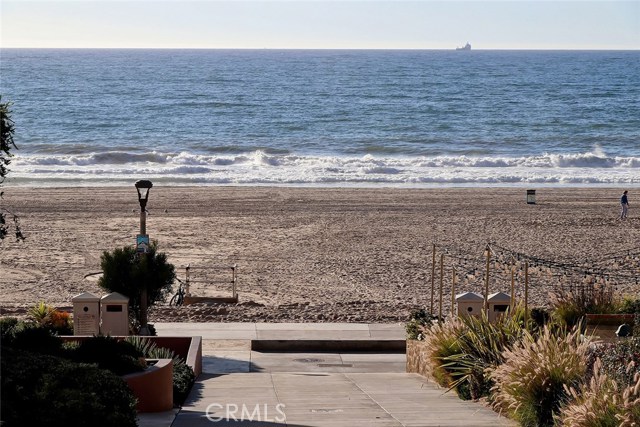 202 Ocean Drive, Manhattan Beach, California 90266, 5 Bedrooms Bedrooms, ,5 BathroomsBathrooms,Residential,Sold,Ocean,SB20025552