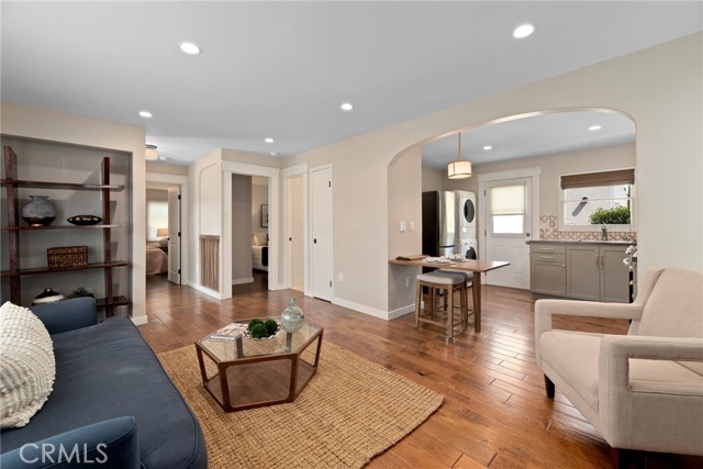 911 Emerald Street, Redondo Beach, California 90277, 2 Bedrooms Bedrooms, ,1 BathroomBathrooms,Residential,Sold,Emerald,SB21083100