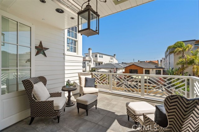 325 6th Street, Manhattan Beach, California 90266, 4 Bedrooms Bedrooms, ,3 BathroomsBathrooms,Residential,Sold,6th,SB21170286