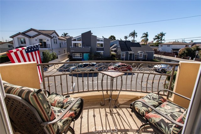 2203 Gates Avenue, Redondo Beach, California 90278, 4 Bedrooms Bedrooms, ,2 BathroomsBathrooms,Residential,Sold,Gates,PW20026104