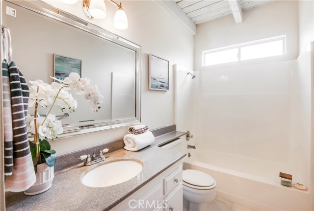 1817 Marshallfield Lane, Redondo Beach, California 90278, 2 Bedrooms Bedrooms, ,1 BathroomBathrooms,Residential,Sold,Marshallfield,PV19025595