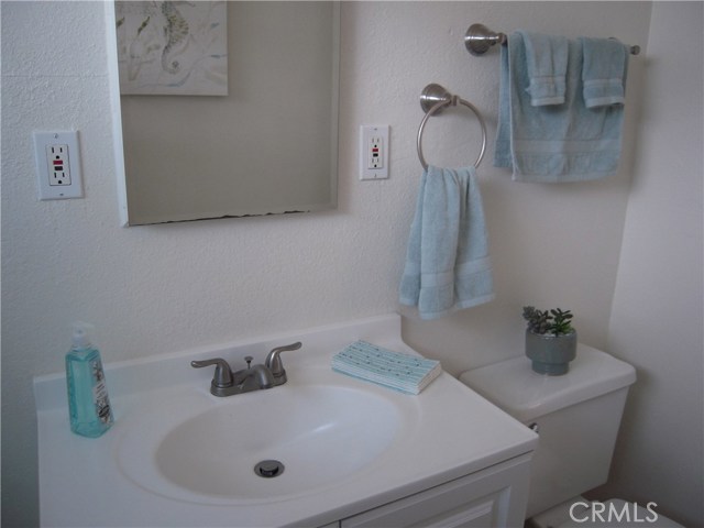 1062 Avenue C, Redondo Beach, California 90277, 2 Bedrooms Bedrooms, ,1 BathroomBathrooms,Residential,Sold,Avenue C,SB20138580