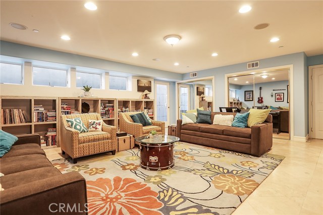 607 Guadalupe Avenue, Redondo Beach, California 90277, 4 Bedrooms Bedrooms, ,4 BathroomsBathrooms,Residential,Sold,Guadalupe,SB19155656