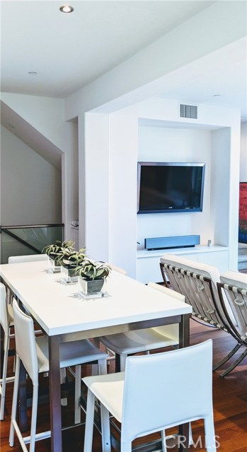 2 Bed Home for Sale in Hawthorne, California