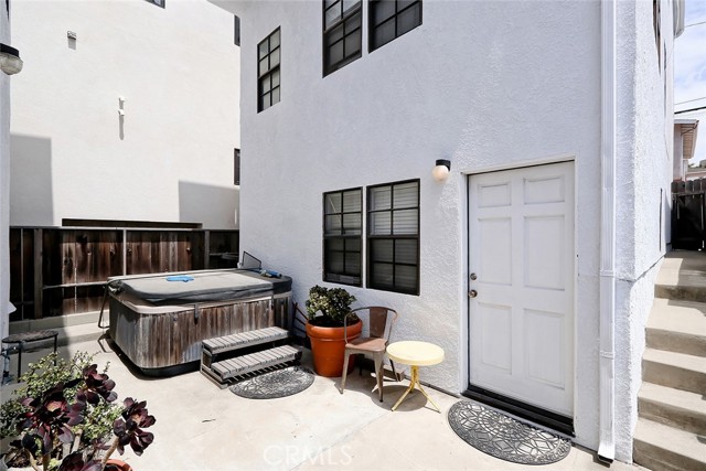 918 Manhattan Avenue, Hermosa Beach, California 90254, ,Residential Income,Sold,Manhattan,SB21087589