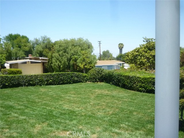 Huge front yard.