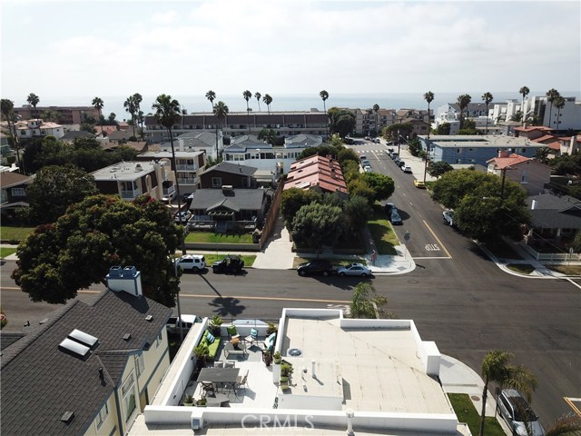 700 Broadway, Redondo Beach, California 90277, 4 Bedrooms Bedrooms, ,3 BathroomsBathrooms,Residential,Sold,Broadway,SB18200187