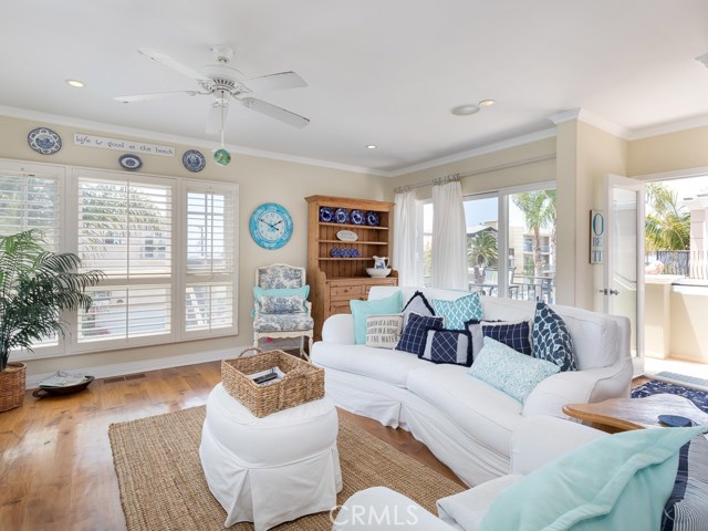 240 Monterey Boulevard, Hermosa Beach, California 90254, 3 Bedrooms Bedrooms, ,2 BathroomsBathrooms,Residential,Sold,Monterey,SB19037941
