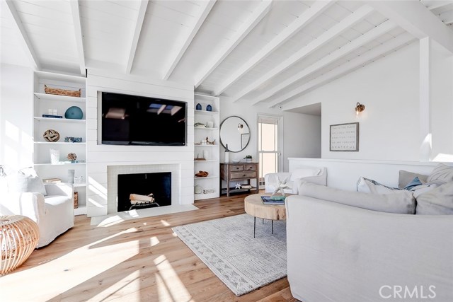 1617 Raymond Avenue, Hermosa Beach, California 90254, 3 Bedrooms Bedrooms, ,2 BathroomsBathrooms,Residential,Sold,Raymond,SB20048539