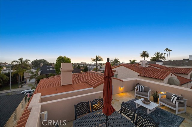 556 Helberta Avenue, Redondo Beach, California 90277, 4 Bedrooms Bedrooms, ,3 BathroomsBathrooms,Residential,Sold,Helberta,SB20115662