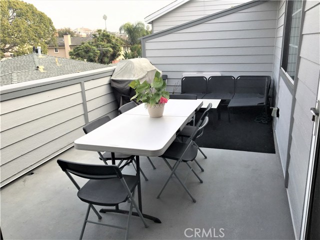 2202 Aviation Way, Redondo Beach, California 90278, 3 Bedrooms Bedrooms, ,2 BathroomsBathrooms,Residential,Sold,Aviation,SB17001047