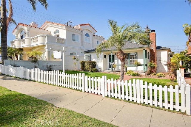 528 Lucia Avenue, Redondo Beach, California 90277, ,Residential Income,Sold,Lucia,SB21140869