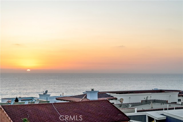 301 20th Street, Manhattan Beach, California 90266, 4 Bedrooms Bedrooms, ,5 BathroomsBathrooms,Residential,Sold,20th,SB19211056