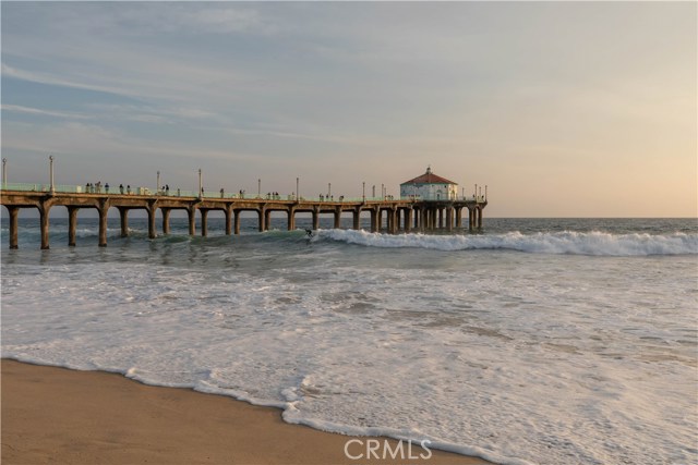 Iconic Manhattan Beach Pier - Just minutes away