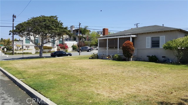 400 Juanita Avenue, Redondo Beach, California 90277, ,Residential Income,Sold,Juanita,SB18101657