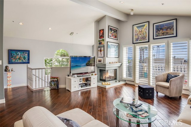 702 Juanita Avenue, Redondo Beach, California 90277, 4 Bedrooms Bedrooms, ,3 BathroomsBathrooms,Residential,Sold,Juanita,PV17180405