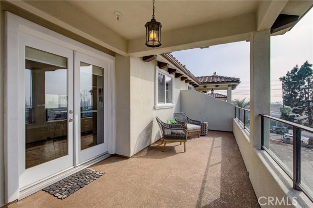 931 1st Street, Hermosa Beach, California 90254, 3 Bedrooms Bedrooms, ,2 BathroomsBathrooms,Residential,Sold,1st,SB19229555