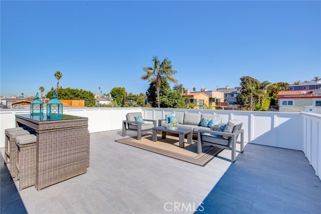 1037 2nd Street, Hermosa Beach, California 90254, 4 Bedrooms Bedrooms, ,3 BathroomsBathrooms,Residential,Sold,2nd,SB19264836