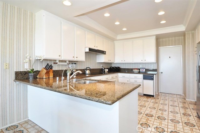 Updated Kitchen with Granite Countertop