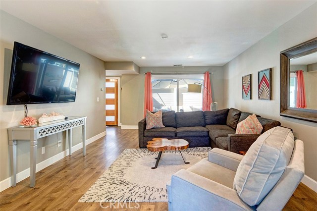 205 Francisca Avenue, Redondo Beach, California 90277, 3 Bedrooms Bedrooms, ,2 BathroomsBathrooms,Residential,Sold,Francisca,SB18035769