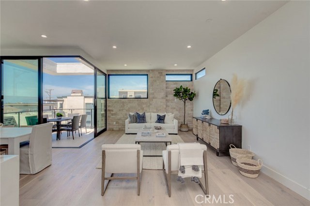 124 39th Street, Manhattan Beach, California 90266, 3 Bedrooms Bedrooms, ,2 BathroomsBathrooms,Residential,Sold,39th,SB20089804