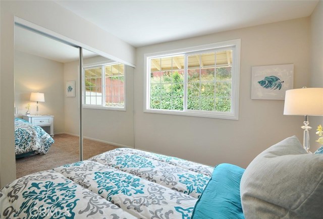 4th Bedroom has new Mirror Closet 
Doors