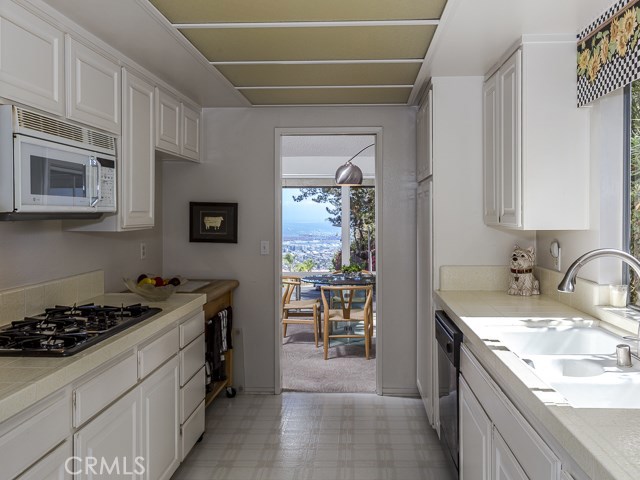 30048 Knoll View Drive, Rancho Palos Verdes, California 90275, 3 Bedrooms Bedrooms, ,2 BathroomsBathrooms,Residential,Sold,Knoll View,PV19091572