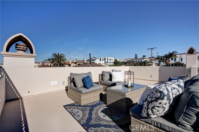 634 8th Place, Hermosa Beach, California 90254, 4 Bedrooms Bedrooms, ,2 BathroomsBathrooms,Residential,Sold,8th,SB20216281