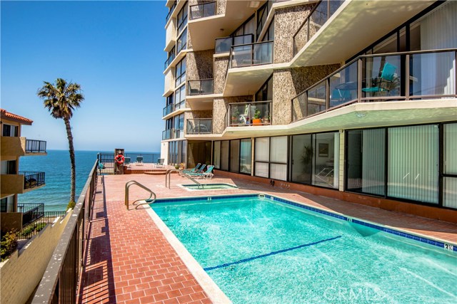 531 Esplanade, Redondo Beach, California 90277, 2 Bedrooms Bedrooms, ,2 BathroomsBathrooms,Residential,Sold,Esplanade,SB19240395