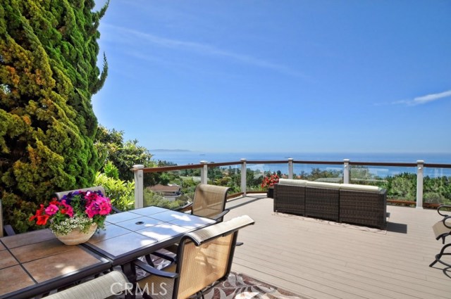 Enjoy dining al fresco or whale watching from the trex deck and glass fence.