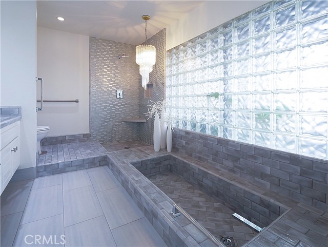 Master Bath Tub and Shower Master Bath Tub and Shower