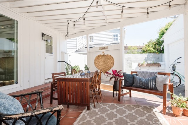 1200 Magnolia Avenue, Manhattan Beach, California 90266, 2 Bedrooms Bedrooms, ,1 BathroomBathrooms,Residential,Sold,Magnolia,SB20091640