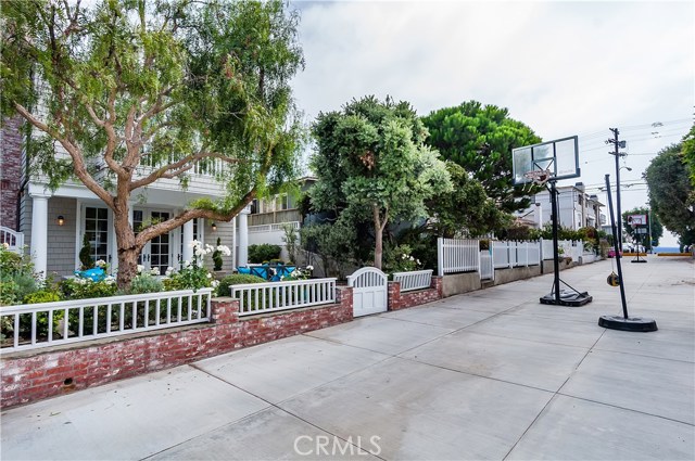 332 7th Street, Manhattan Beach, California 90266, 5 Bedrooms Bedrooms, ,4 BathroomsBathrooms,Residential,Sold,7th,SB17208531