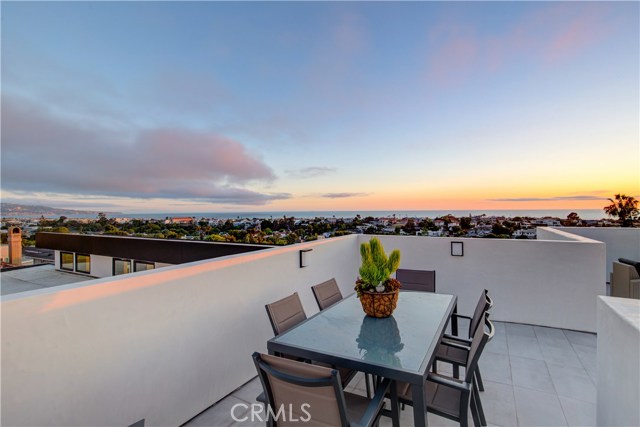 661 25th Street, Hermosa Beach, California 90254, 5 Bedrooms Bedrooms, ,5 BathroomsBathrooms,Residential,Sold,25th,SB19194049