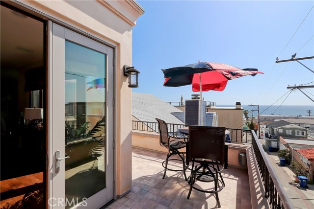 231 29th Street, Hermosa Beach, California 90254, 4 Bedrooms Bedrooms, ,4 BathroomsBathrooms,Residential,Sold,29th,SB20113708