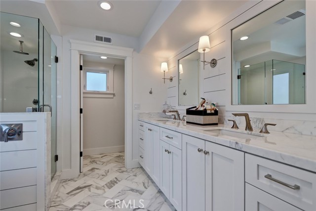 702 Loma Drive, Hermosa Beach, California 90254, 3 Bedrooms Bedrooms, ,3 BathroomsBathrooms,Residential,Sold,Loma,SB18137124