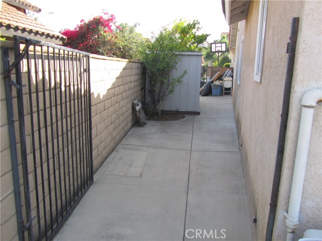 Side Yard that can be used as Dog Run