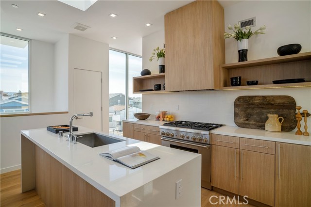 131 2nd Street, Hermosa Beach, California 90254, 4 Bedrooms Bedrooms, ,4 BathroomsBathrooms,Residential,Sold,2nd,SB19073645