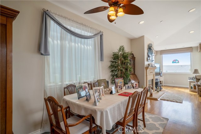 300 28th Street, Manhattan Beach, California 90266, 3 Bedrooms Bedrooms, ,3 BathroomsBathrooms,Residential,Sold,28th,SB20234864