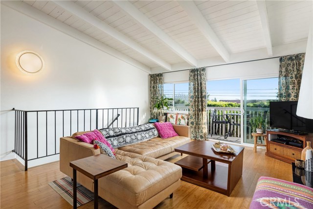 834 Lucia Avenue, Redondo Beach, California 90277, 2 Bedrooms Bedrooms, ,2 BathroomsBathrooms,Residential,Sold,Lucia,SB20066365