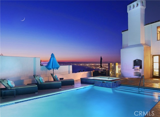 Protected and secluded Pool Yard with lights, also enjoys the Queen's necklace and city lights views.