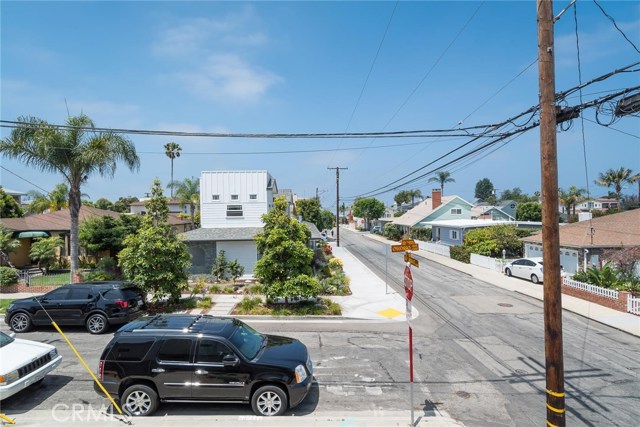 1326 Owosso Avenue, Hermosa Beach, California 90254, 4 Bedrooms Bedrooms, ,3 BathroomsBathrooms,Residential,Sold,Owosso,SB18170594