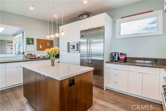 1074 7th Street, Hermosa Beach, California 90254, 4 Bedrooms Bedrooms, ,3 BathroomsBathrooms,Residential,Sold,7th,SB19068500