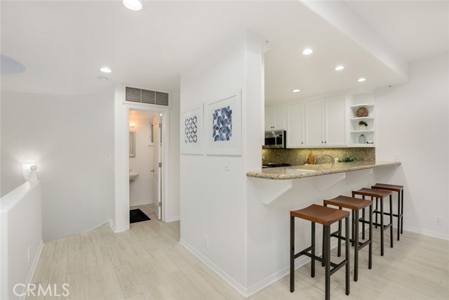 220 4th Street, Hermosa Beach, California 90254, 3 Bedrooms Bedrooms, ,4 BathroomsBathrooms,Residential,Sold,4th,PW18290182