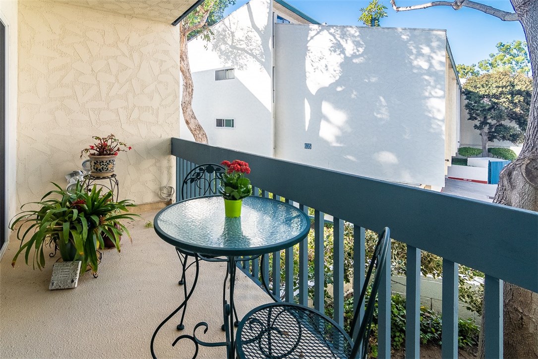 643 Prospect Avenue, Redondo Beach, California 90277, 2 Bedrooms Bedrooms, ,1 BathroomBathrooms,Residential,Sold,Prospect,SB18271931