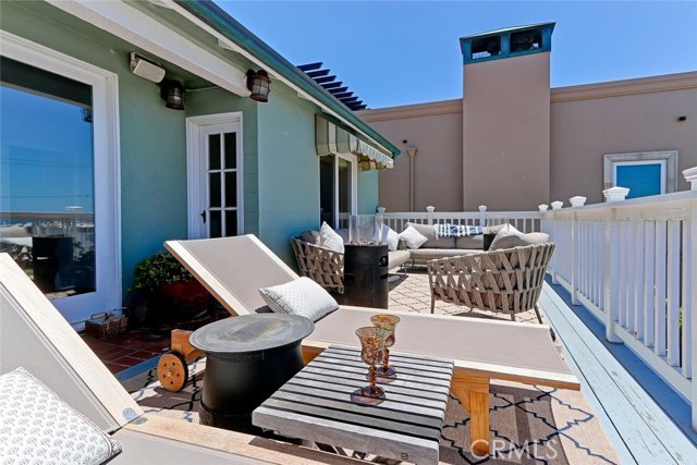 2722 Hermosa Avenue, Hermosa Beach, California 90254, 4 Bedrooms Bedrooms, ,2 BathroomsBathrooms,Residential,Sold,Hermosa,SB17280753