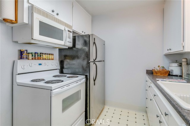 1108 Camino Real, Redondo Beach, California 90277, 2 Bedrooms Bedrooms, ,Residential,Sold,Camino Real,PV21086843 1108 Camino Real, Redondo Beach, California 90277, 2 Bedrooms Bedrooms, ,Residential,Sold,Camino Real,PV21086843