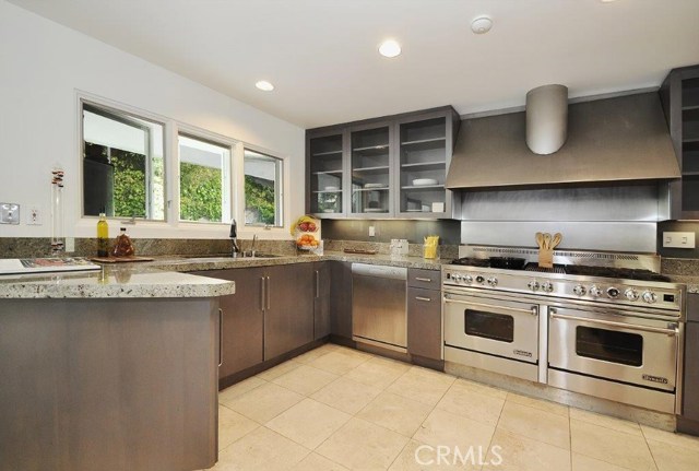 Kitchen with Granite Counter Tops & Stainless Steel Appliances