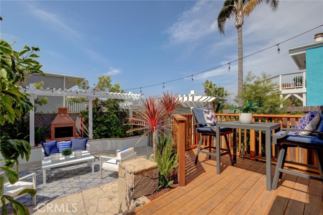 1251 7th Place, Hermosa Beach, California 90254, 3 Bedrooms Bedrooms, ,2 BathroomsBathrooms,Residential,Sold,7th,SB21160039