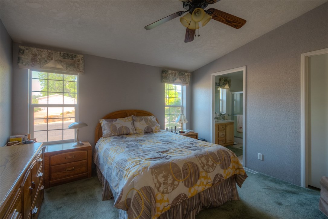 Grand Room with Private Bathroom and walkin closet.